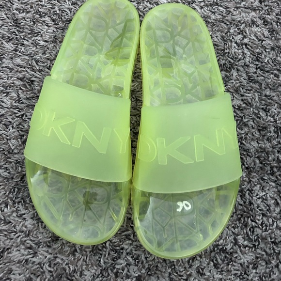 Dkny Shoes - DKNY • Lime Neón Slides • sz 8